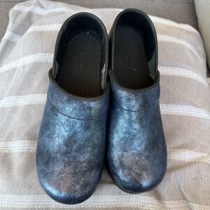 Sanita size 7.5 clogs